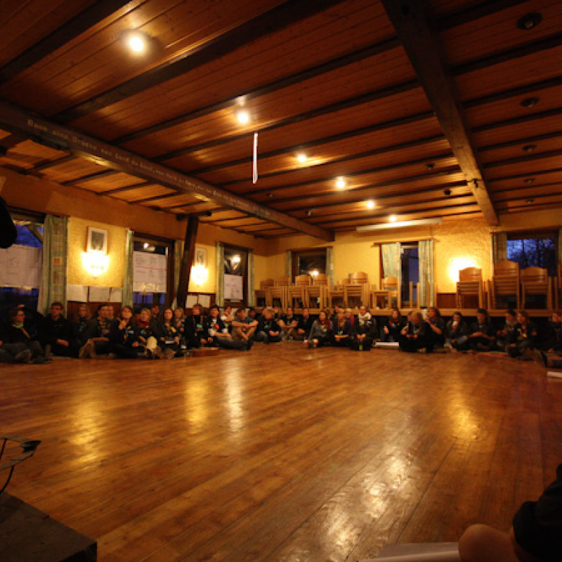 Runde im großen Saal in Immenhausen