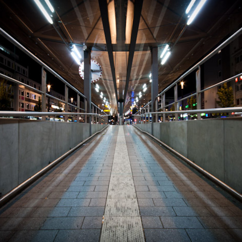 Straßenbahnhaltestelle am Bertha von Suttner-Platz