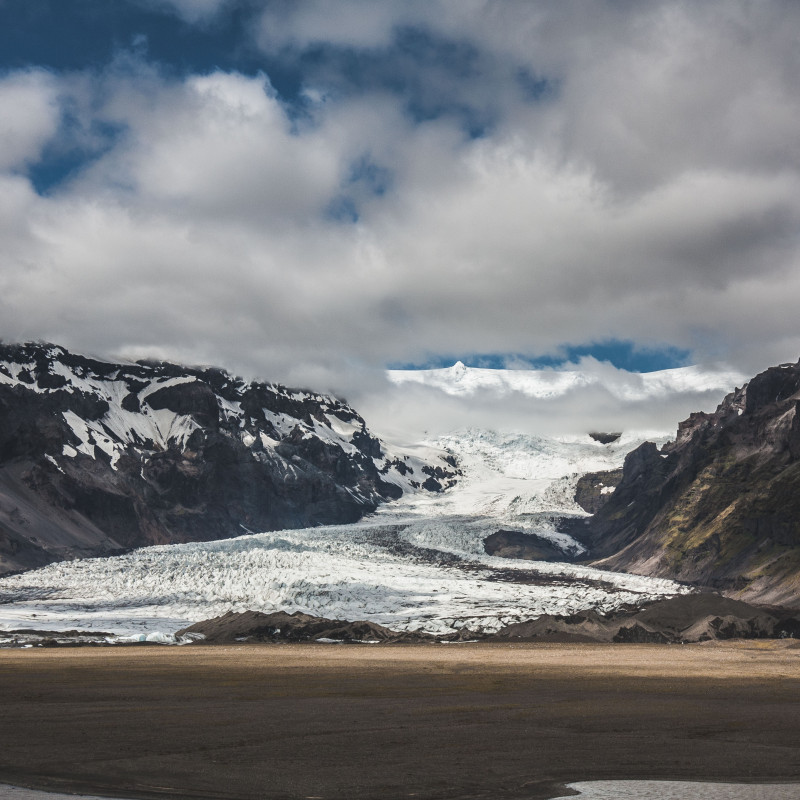 Blick aus der Ferne auf den Jökulsárlón-Gletscher.