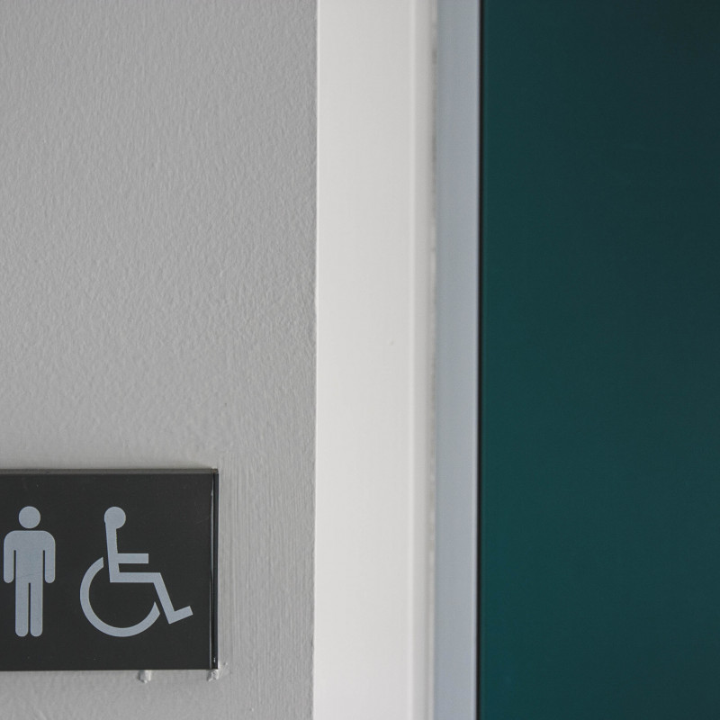 Ein Toilettenschild.