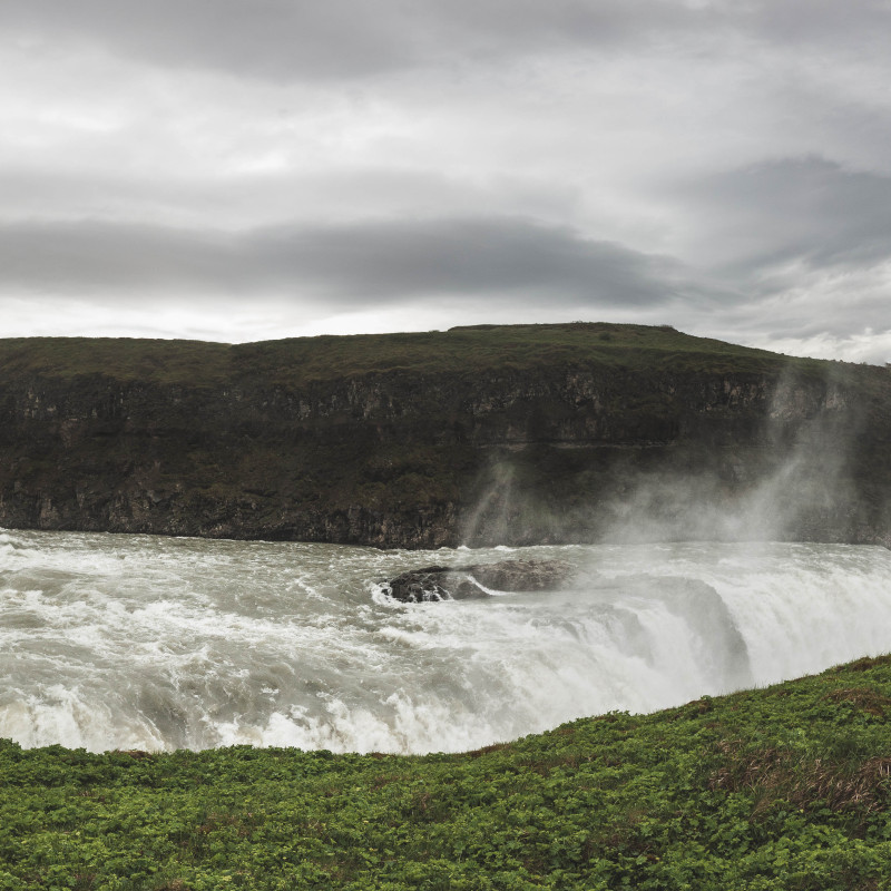 Ein riesiger Wasserfall.