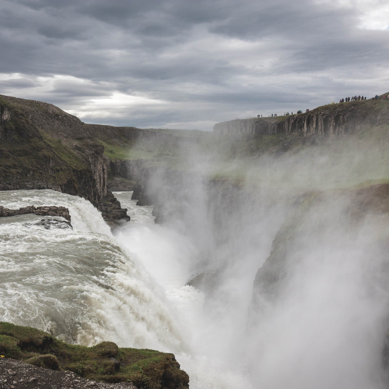 Der Wasserfall Gullfoss und seine Wassermassen.