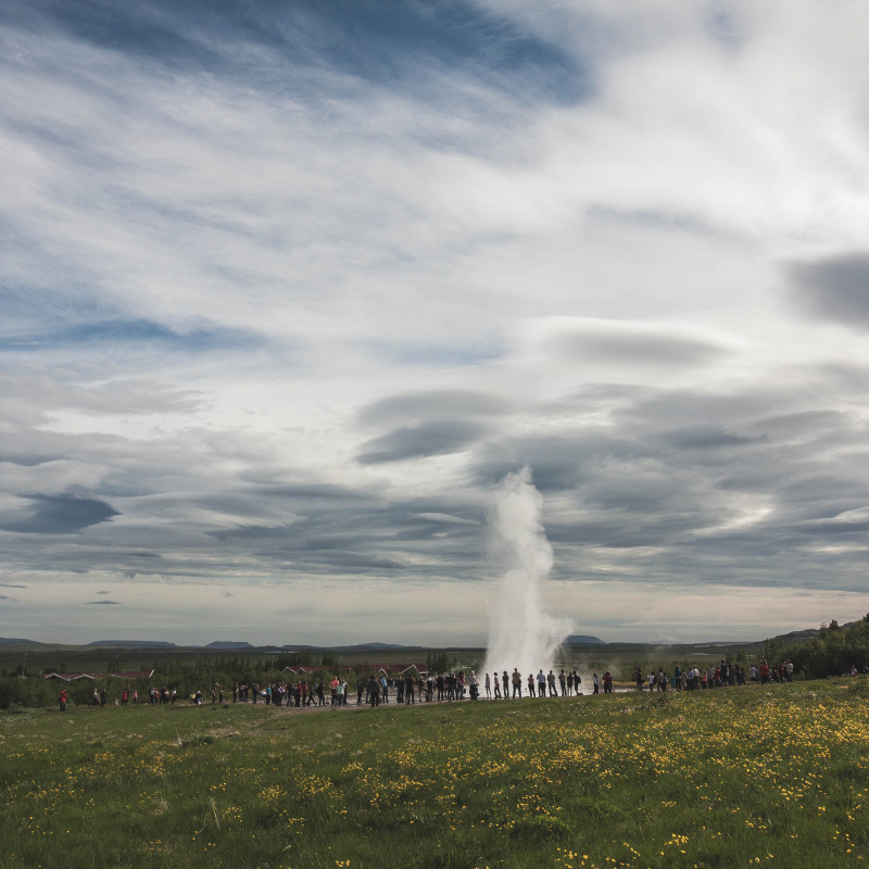 Geysir Strokkur bricht aus.
