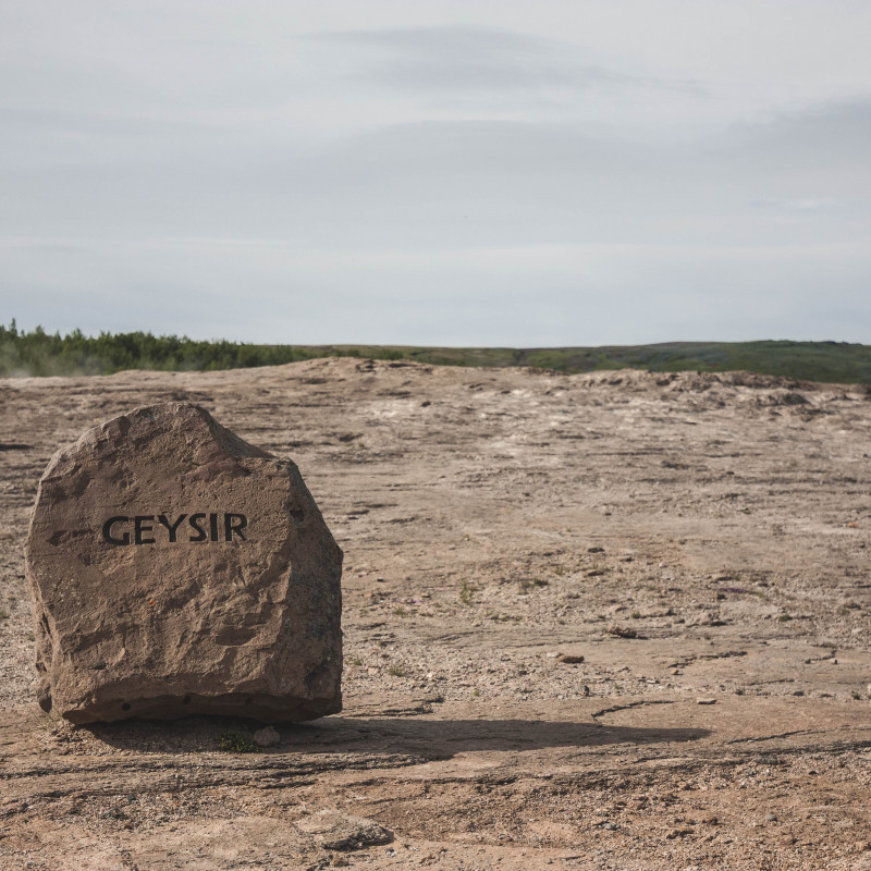 Stein mit der Aufschrift "Geisir".