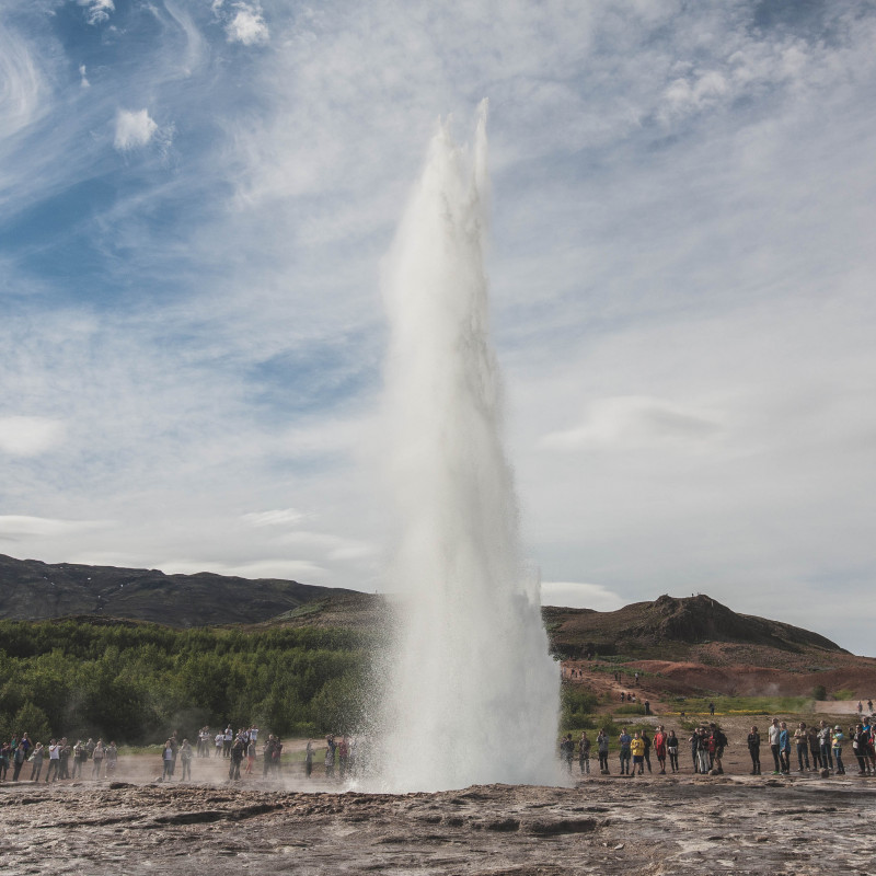 Geysir Strokkur bricht aus.