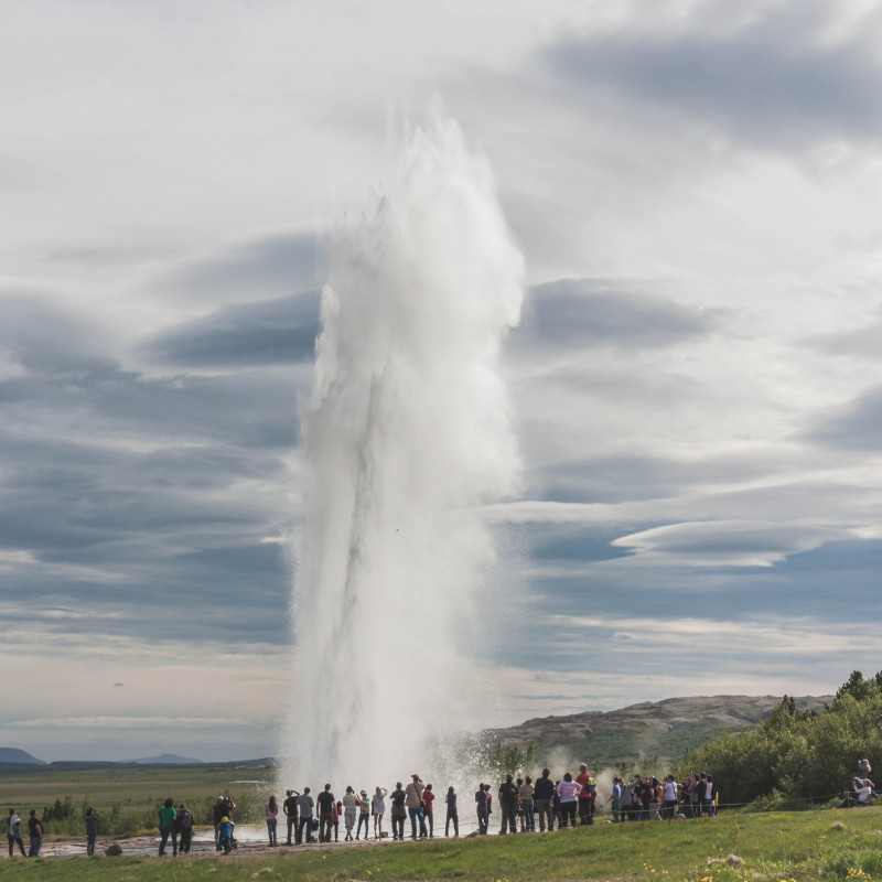 Geysir Strokkur bricht aus.
