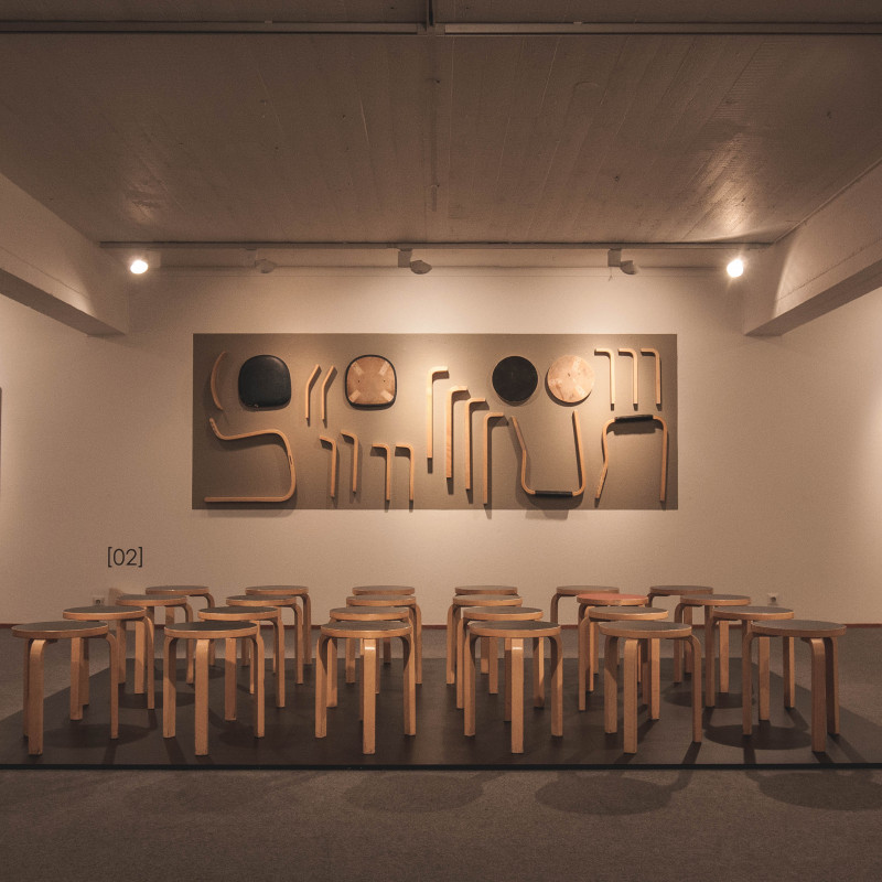 Hocker des Desingners Alvar Aalto.