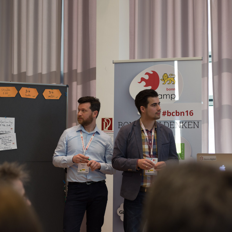 Johannes und Sascha organisieren zusammen mit Karin (nicht im Bild) das Barcamp.