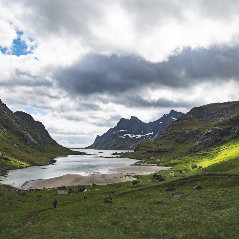 Blick auf einen Fjord.