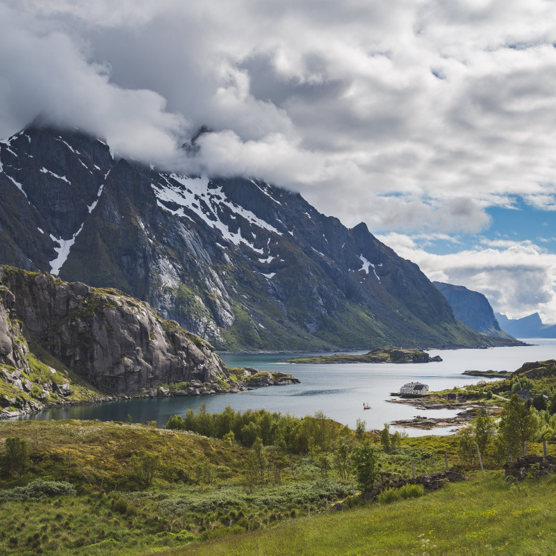 Lofoten-Berge und Meer.