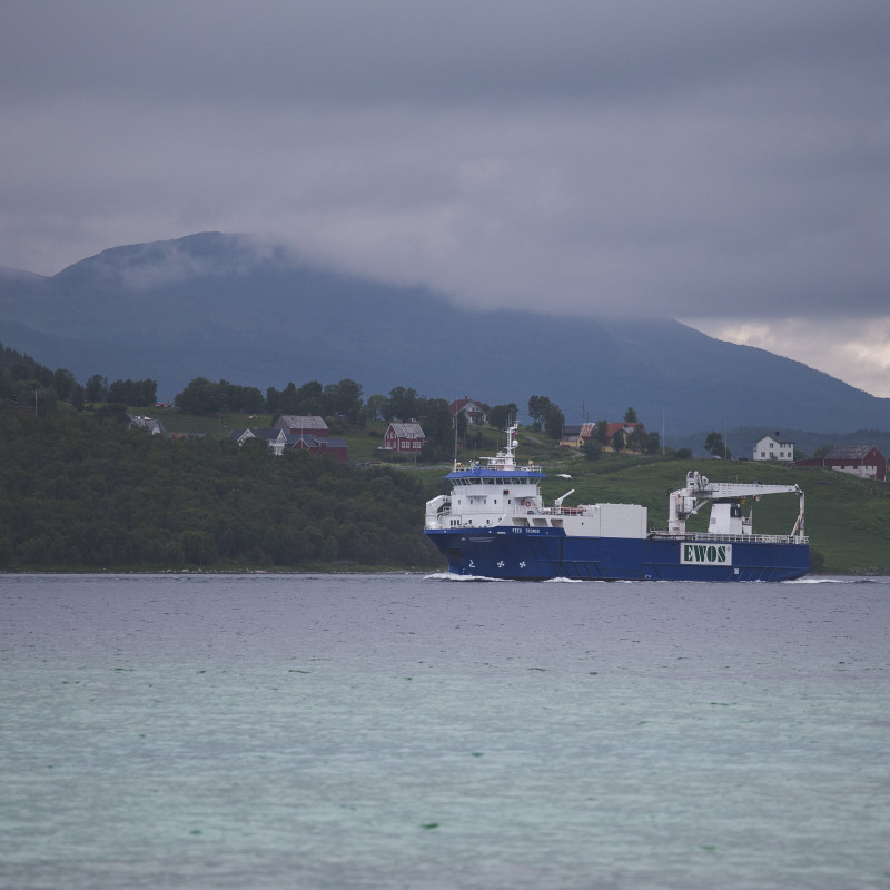 Ein Schiff auf dem Fjord.