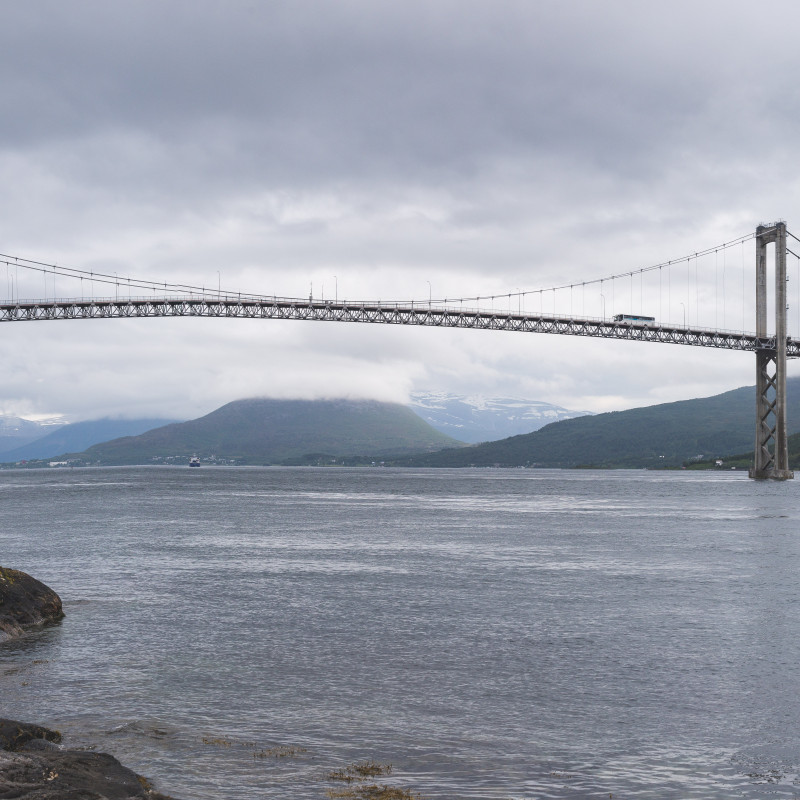Panorama-Aufnahme einer Brücke.