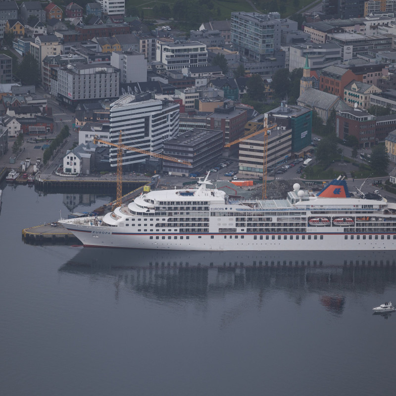 Ein Kreuzfahrtschiff von oben.