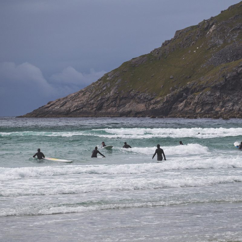Surfer im Wasser.