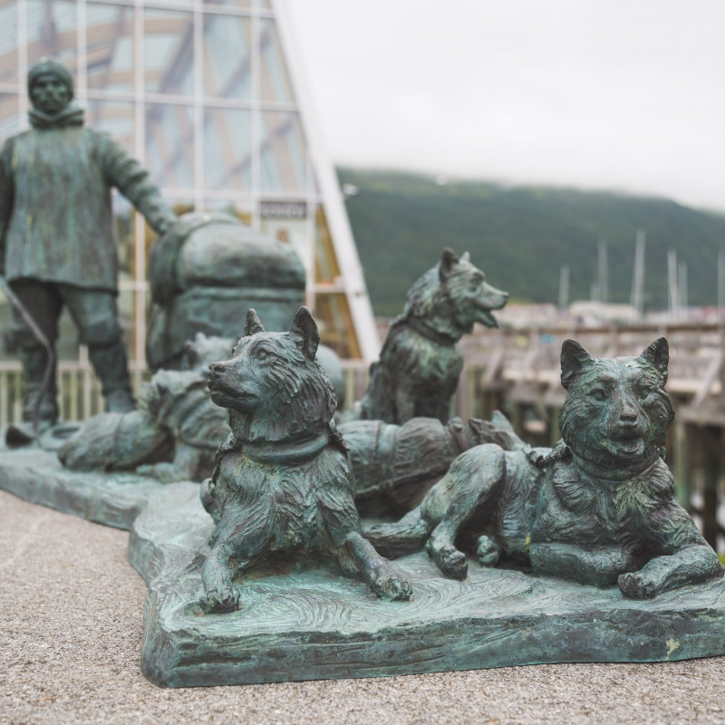 Schlittenhunde-Statue.