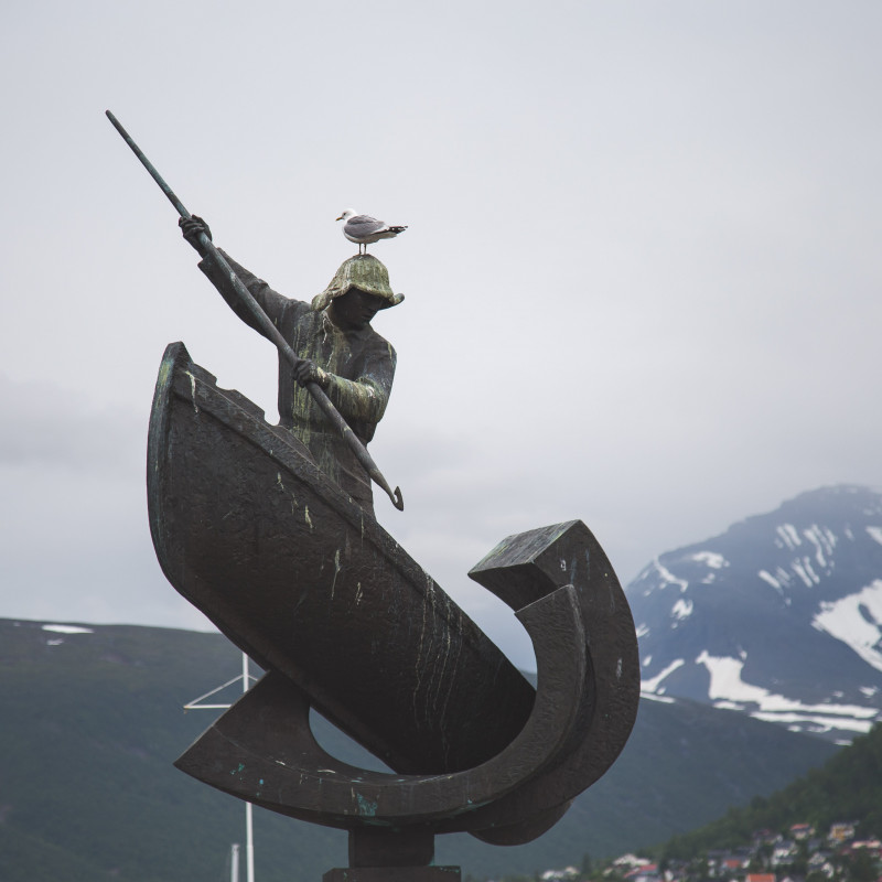 Statue in Tromsø.