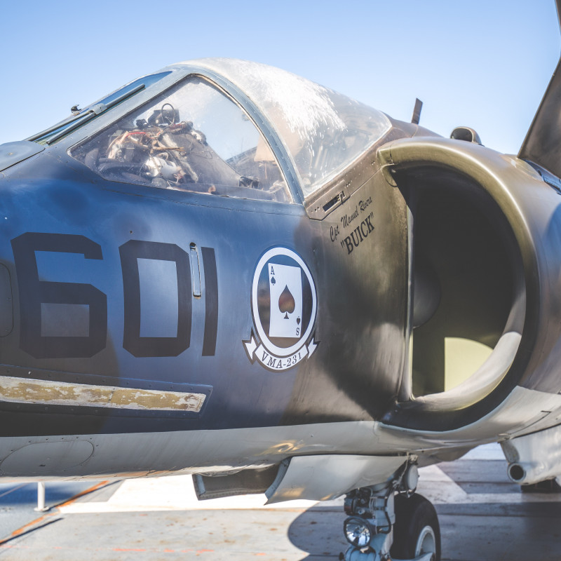 Flugzeug auf USS Intrepid