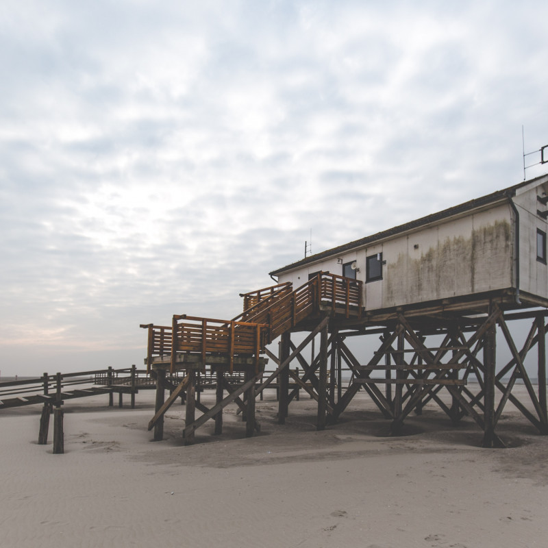 Sankt Peter-Ording: Ein Haus auf Stelzen