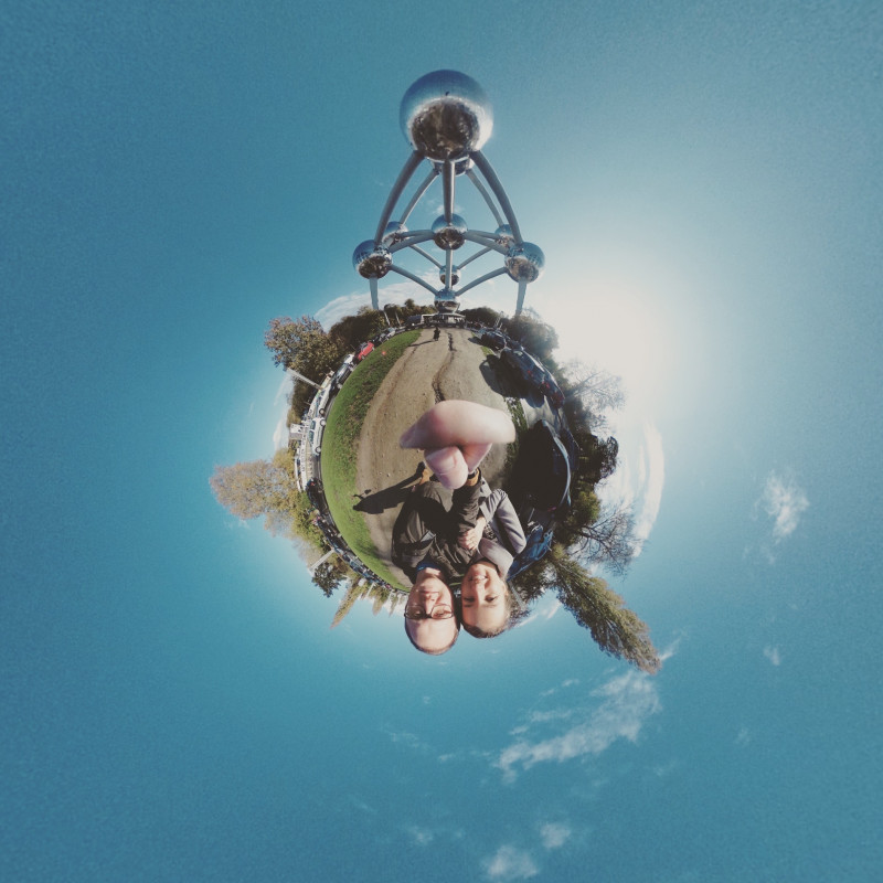 Ein 360-Grad-Planet-Bild vom Atomium.