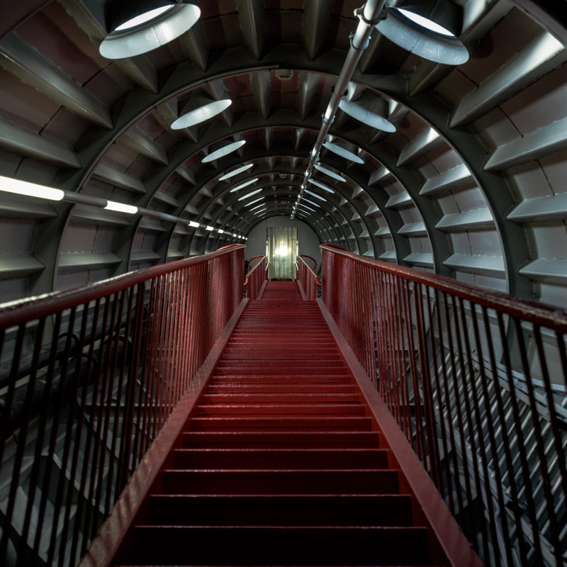 Eine Verbindungstreppe im Atomium.