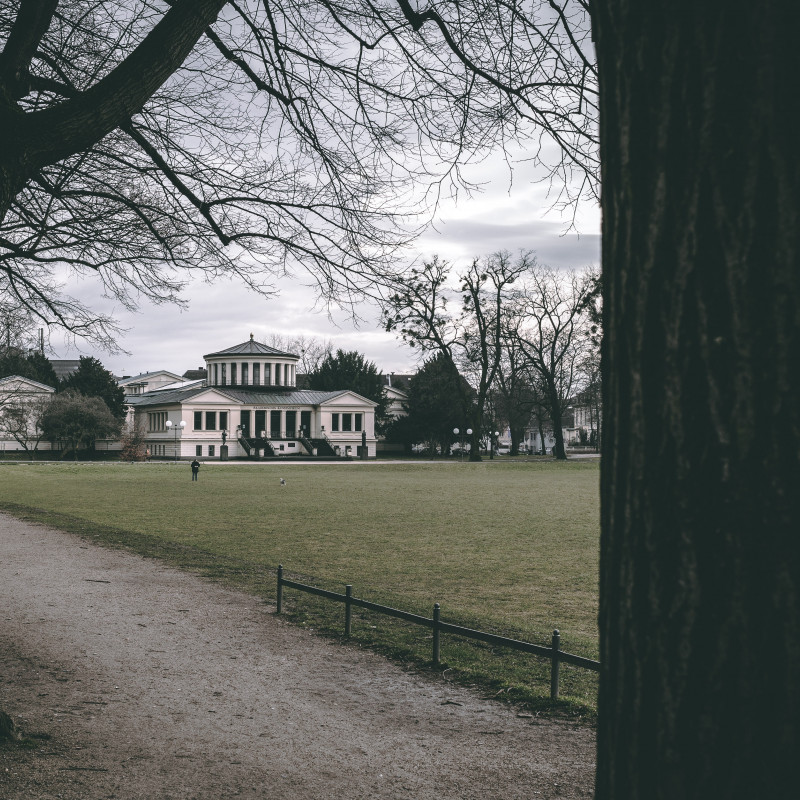 Bonner Hofgarten mit Akademischem Kunstmuseum.
