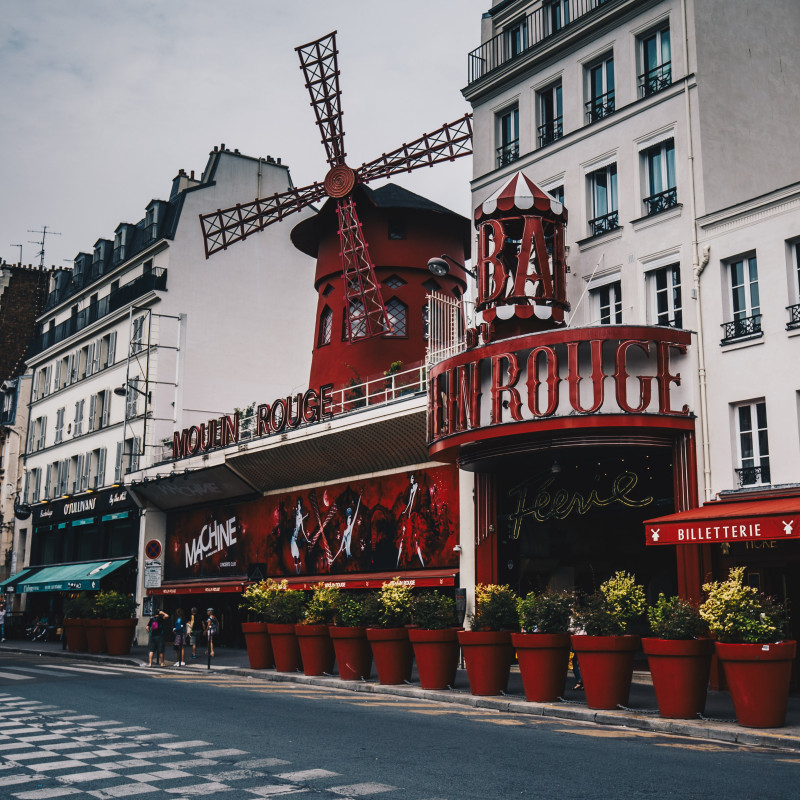 Moulin Rouge.