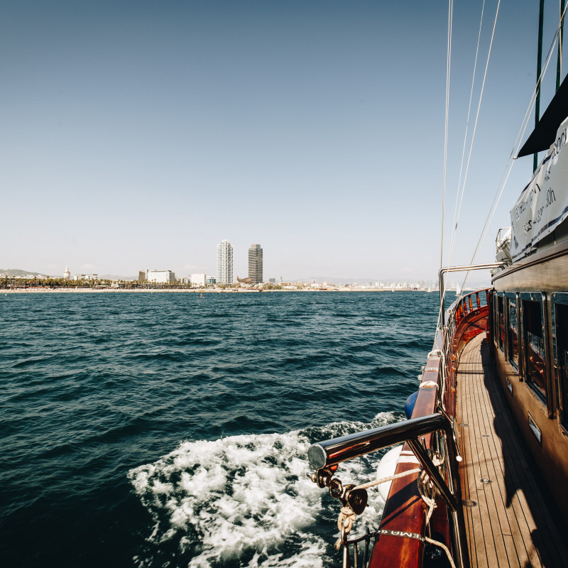 Blick vom Boot auf das spanische Festland.