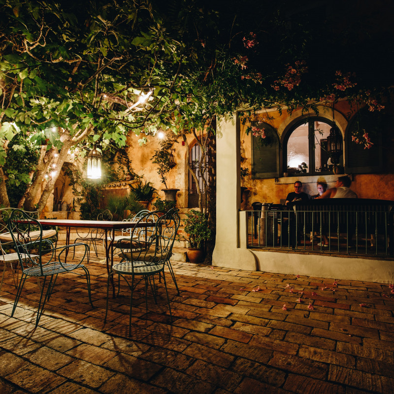 Finca bei Nacht.
