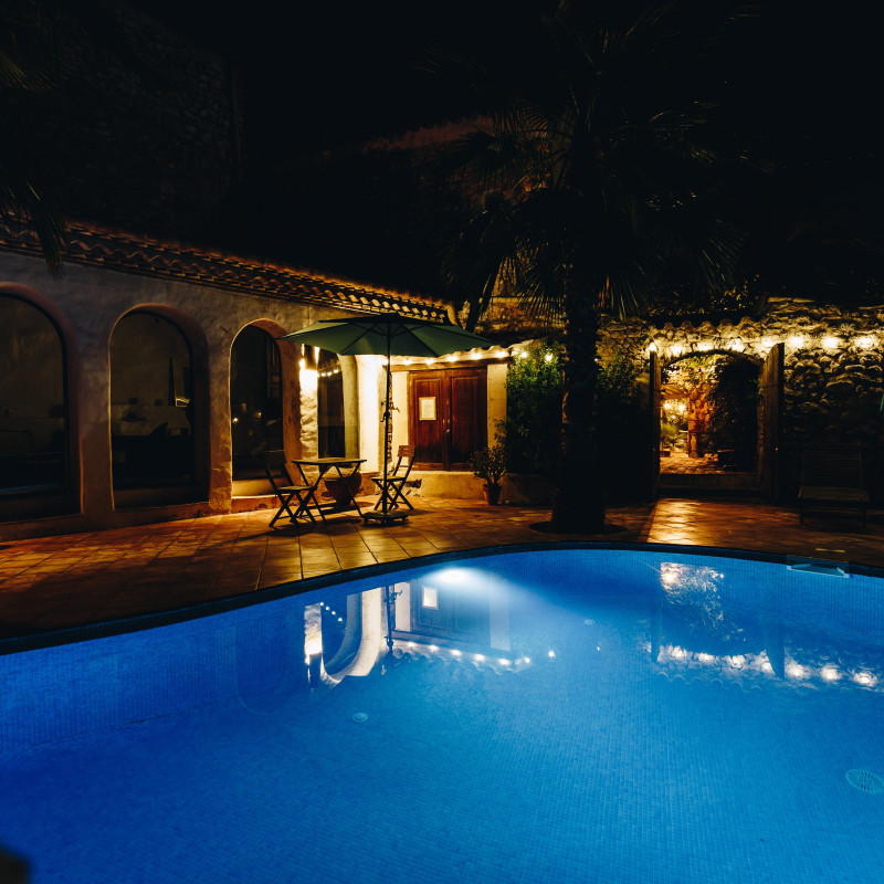 Finca bei Nacht.
