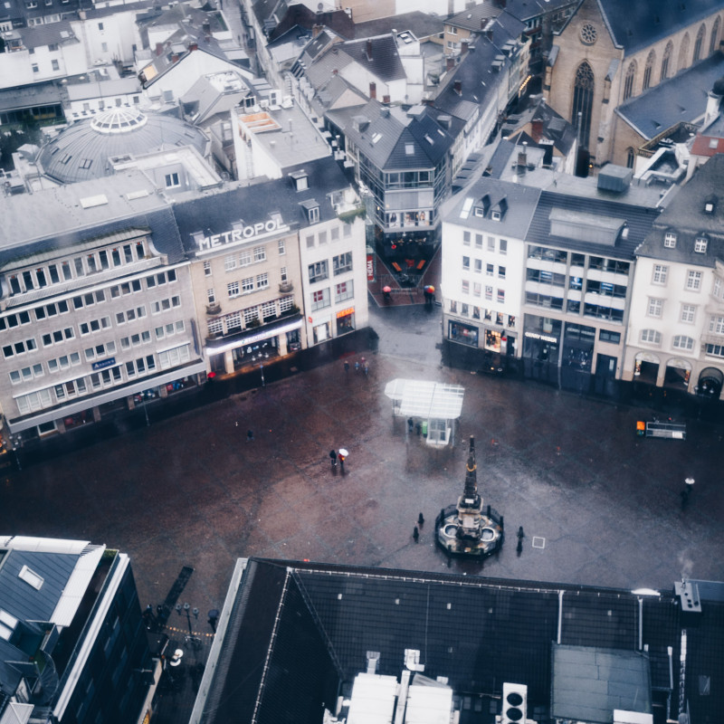 Bonn von oben. Man sieht den Marktplatz..