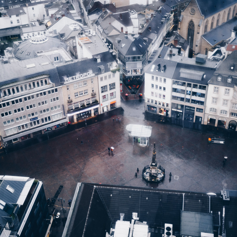 Bonn von oben. Man sieht den Marktplatz..