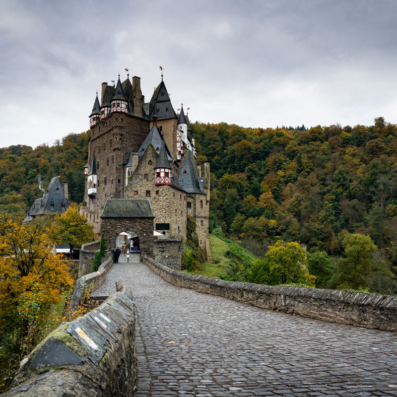 Der Weg zur Pforte von Burg Eltz.